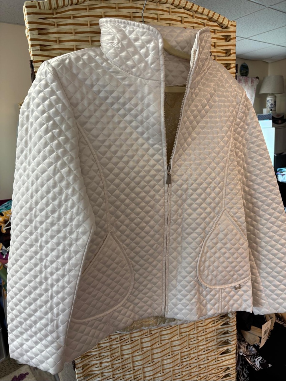 Anne Klein Quilted White Zip-Front Jacket with Stand Collar